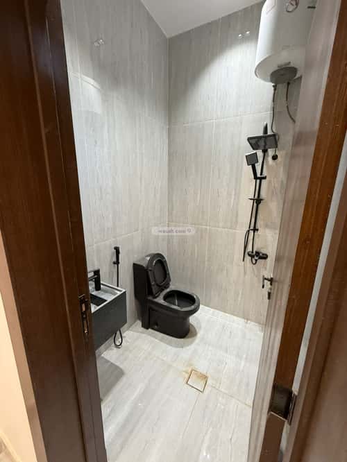 Floor with 5 Bedrooms Al- Nadwah, East Riyadh, Riyadh