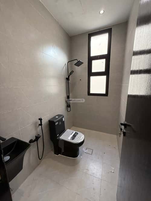 Floor with 5 Bedrooms Al-Janadriyah, East Riyadh, Riyadh