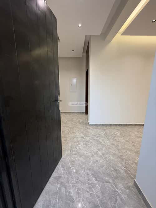 Floor with 5 Bedrooms Al-Janadriyah, East Riyadh, Riyadh