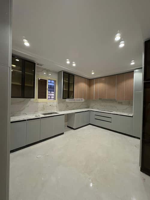 Apartment with 3 Bedrooms Al-Yarmouk, Tbwk