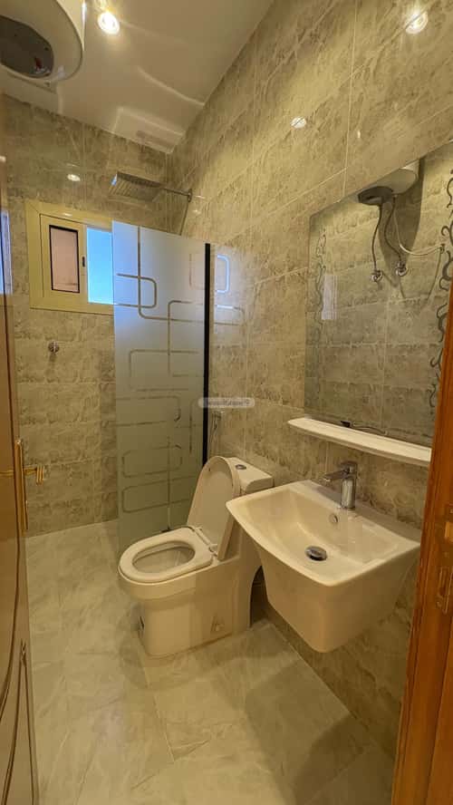 Apartment with 3 Bedrooms Al-Yarmouk, Tbwk