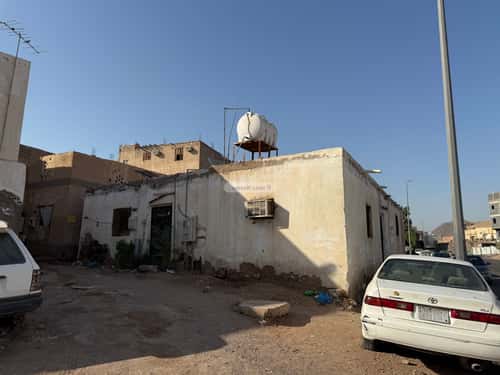 Floor 136.28 SQM with 4 Bedrooms Hayy Al-Suqia, Madinah