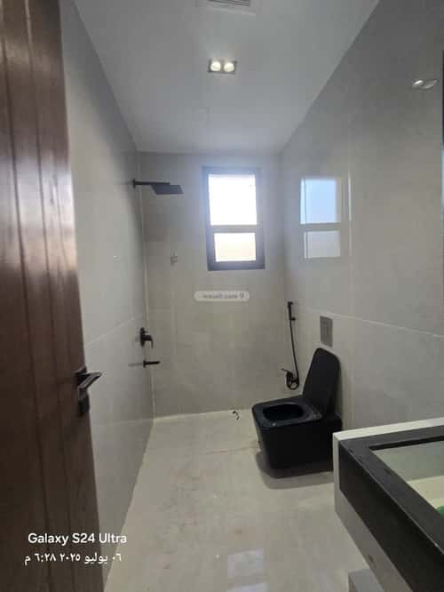 فيلا 200 متر مربع شرقية على شارع 15م طويق، غرب الرياض، الرياض