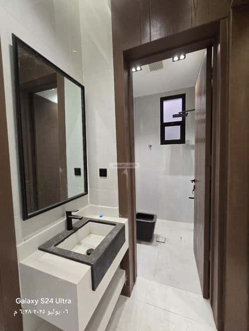 فيلا 200 متر مربع شرقية على شارع 15م طويق، غرب الرياض، الرياض