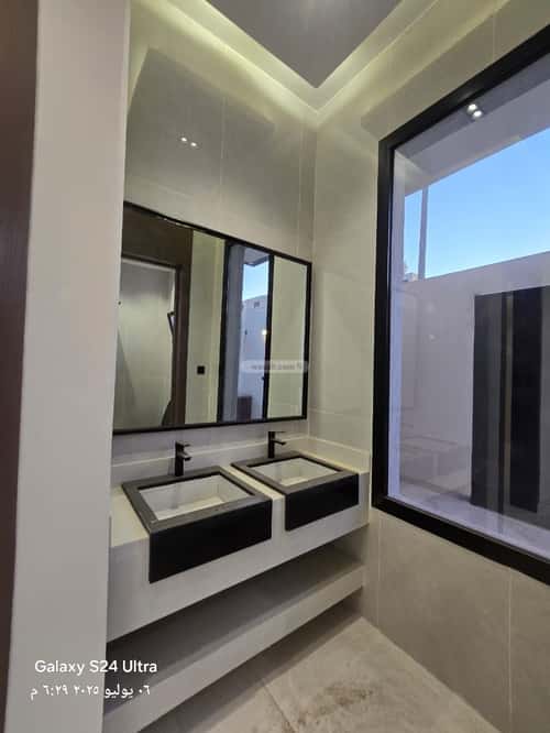 فيلا 200 متر مربع شرقية على شارع 15م طويق، غرب الرياض، الرياض