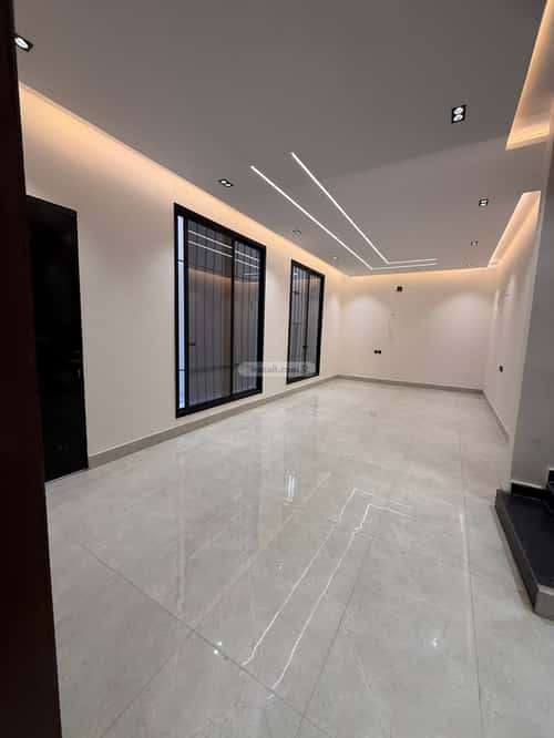 فيلا 247 متر مربع شرقية على شارع 15م الندوة، شرق الرياض، الرياض