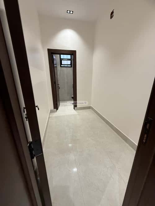 فيلا 247 متر مربع شرقية على شارع 15م الندوة، شرق الرياض، الرياض