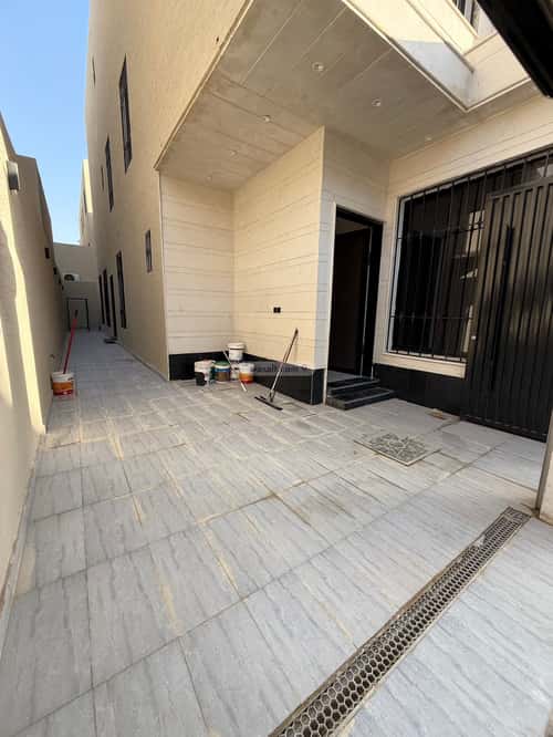 فيلا 247 متر مربع شرقية على شارع 15م الندوة، شرق الرياض، الرياض