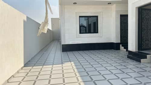 فيلا 300 متر مربع شرقية على شارع 15م غرناطة، الجبيل