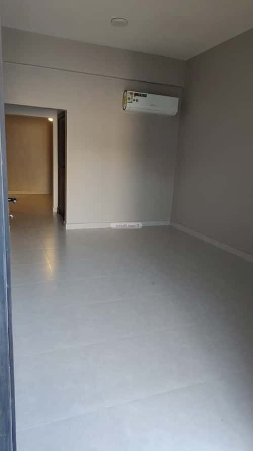 فيلا 420 متر مربع شمالية على شارع 15م الملز، وسط الرياض، الرياض