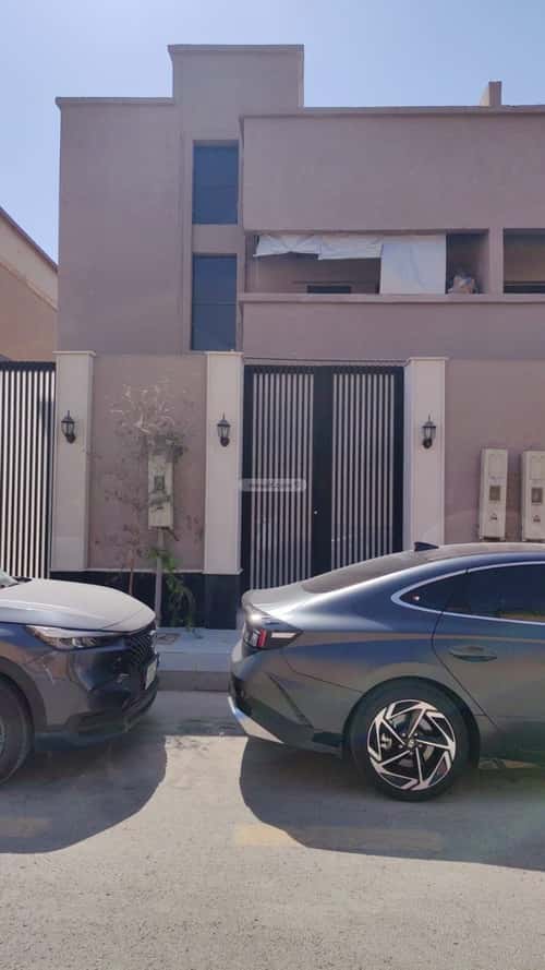 فيلا 420 متر مربع شمالية على شارع 15م الملز، وسط الرياض، الرياض