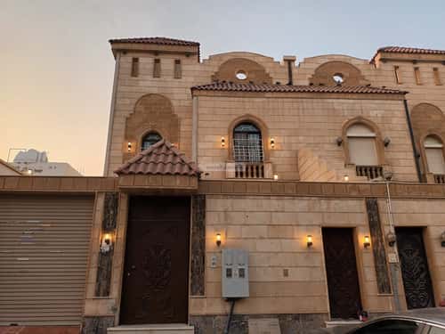 فيلا 300 متر مربع واجهة جنوبية ب 8 غرف طيبة، شمال جدة، جدة