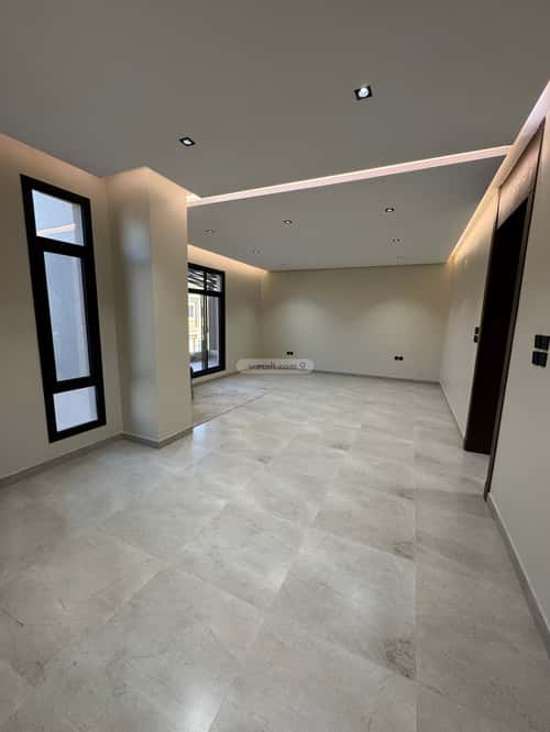 فيلا 275 متر مربع جنوبية على شارع 15م الشرف، خميس مشيط