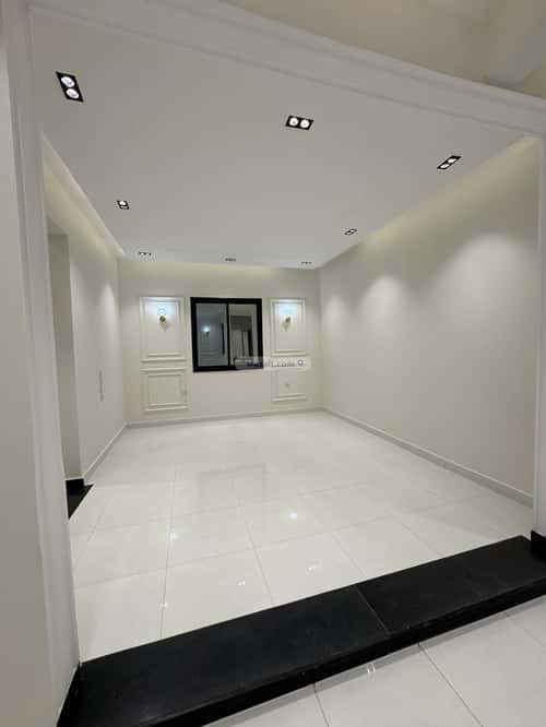 Floor 203 SQM with 6 bedrooms سلطانة، أبها