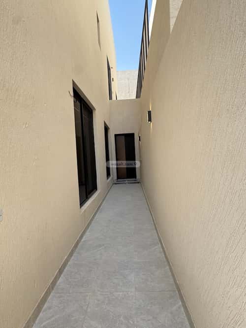 فيلا 210 متر مربع شرقية على شارع 15م العارض، شمال الرياض، الرياض