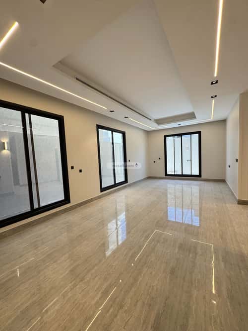 فيلا 210 متر مربع شرقية على شارع 15م العارض، شمال الرياض، الرياض