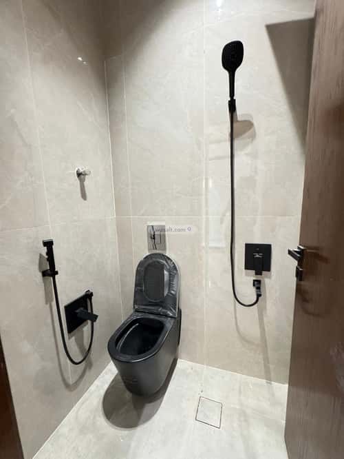 فيلا 312 متر مربع مع شقة واجهة غربية الرمال، شرق الرياض، الرياض