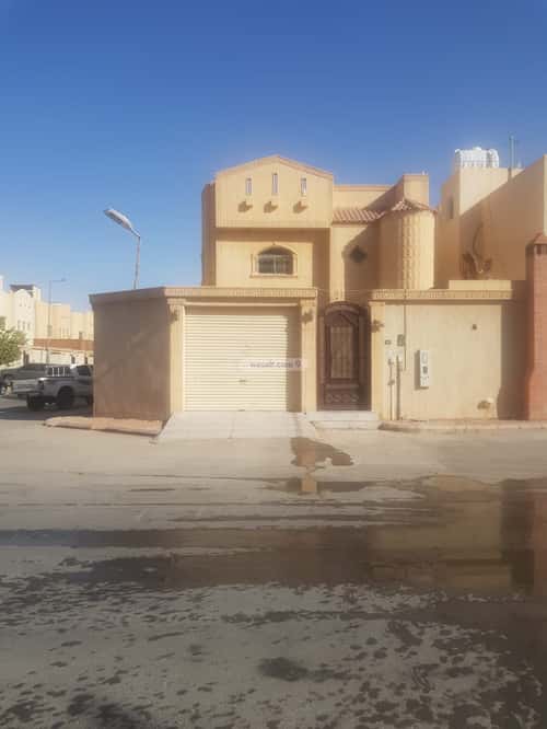 فيلا 300 متر مربع شمالية على شارع 20م إشبيلية، شرق الرياض، الرياض