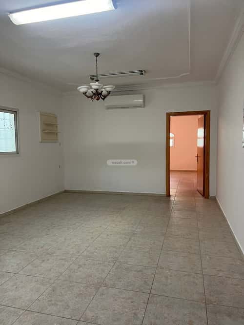 Villa 250 SQM Facing South with 8 Bedrooms As-Sahafa, North Riyadh, Riyadh