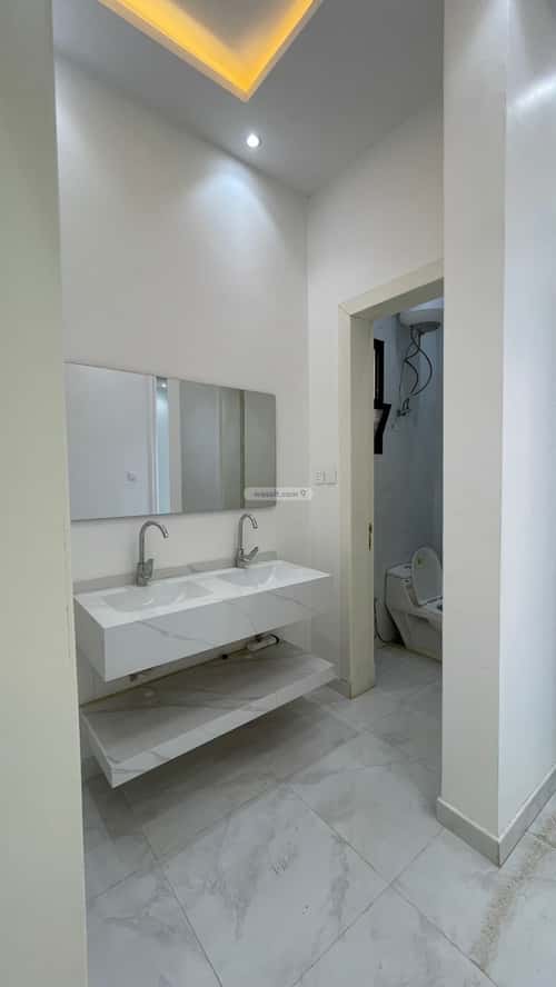 فيلا 200 متر مربع غربية على شارع 18م الجنادرية، شرق الرياض، الرياض