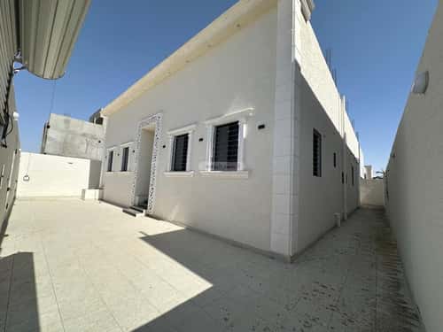 Floor 450 SQM with 6 Bedrooms Wadi Jaleel, Alttayif