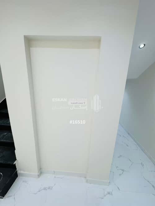 فيلا 291.21 متر مربع شمالية على شارع 12م ريحه، الطائف