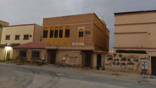 فيلا 330 متر مربع جنوبية على شارع 10م العزيزية، حفر الباطن