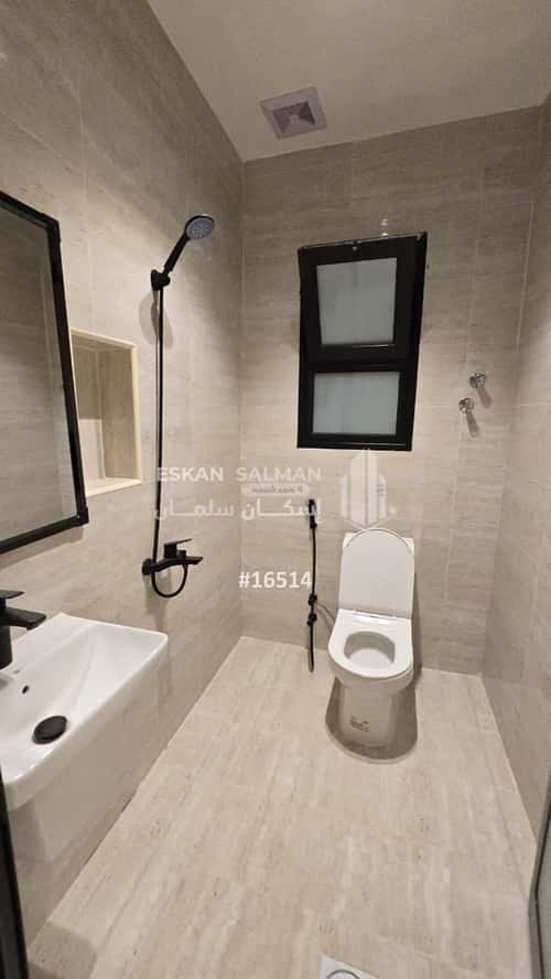 فيلا 290 متر مربع جنوبية على شارع 15م ضاحية الامير سلطان الجنوبية، العيون