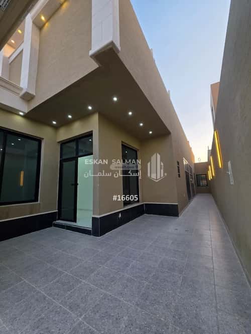 Floor 300 SQM with 5 Bedrooms Al-Janadriyah, East Riyadh, Riyadh