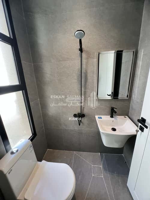 فيلا 200 متر مربع شرقية على شارع 14م الربوة، بريدة