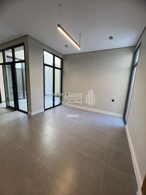 فيلا 200 متر مربع شرقية على شارع 14م الربوة، بريدة