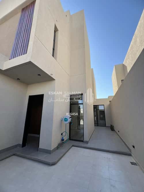 فيلا 200 متر مربع شرقية على شارع 14م الربوة، بريدة