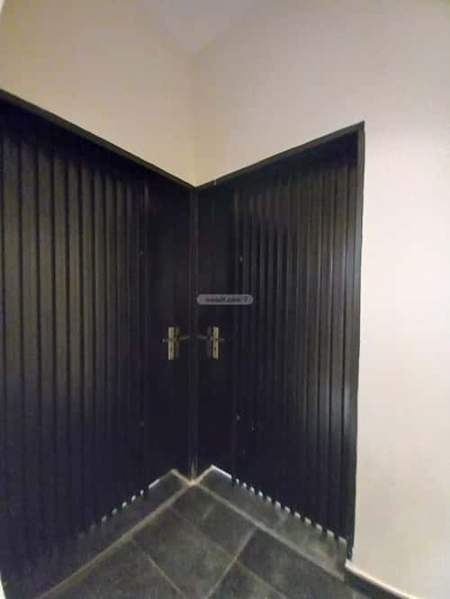 Floor with 7 Bedrooms Haya Nawah, Almuzahimih