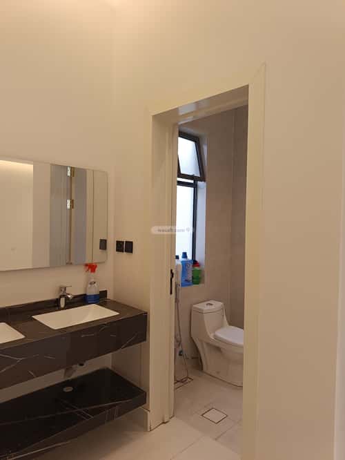 Floor 216.29 SQM with 8 Bedrooms Al-Janadriyah, East Riyadh, Riyadh