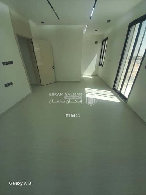 فيلا 300 متر مربع جنوبية على شارع 18م الرمال، شرق الرياض، الرياض