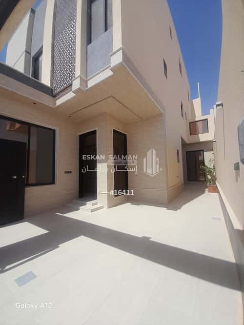 فيلا 300 متر مربع جنوبية على شارع 18م الرمال، شرق الرياض، الرياض