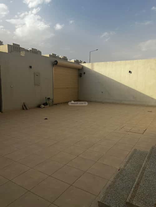 Villa 300 SQM Facing North with 4 Bedrooms Al-Janadriyah, East Riyadh, Riyadh