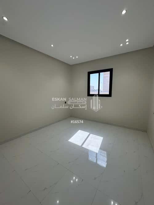 فيلا 230 متر مربع شرقية على شارع 15م السلام، عنيزة