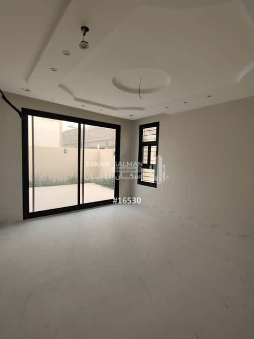 فيلا 525 متر مربع شرقية على شارع 25م الزين، أبها