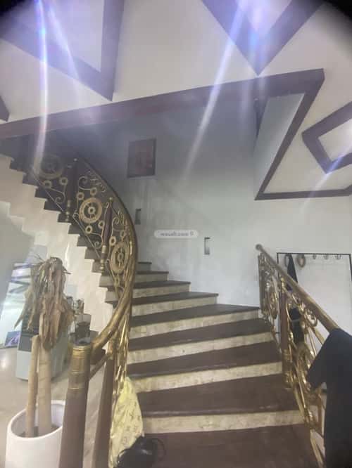 فيلا 400 متر مربع غربية على شارع 20م النهضة، بريدة