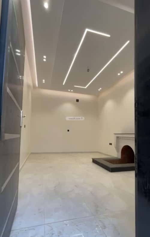 فيلا 500 متر مربع شرقية على شارع 25م الخماسين الجنوبي، وادي الدواسر