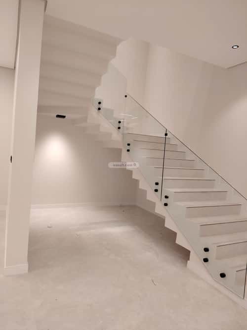 Floor 257.84 SQM with 5 Bedrooms Al-Janadriyah, East Riyadh, Riyadh