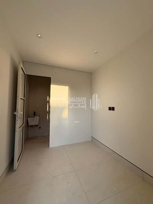 فيلا 300 متر مربع جنوبية على شارع 15م النرجس، شمال الرياض، الرياض