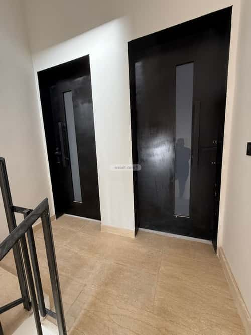 Floor with 5 Bedrooms Al-Janadriyah, East Riyadh, Riyadh