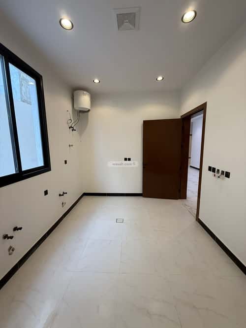 Floor with 5 Bedrooms Al-Janadriyah, East Riyadh, Riyadh