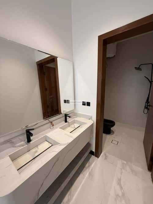 Floor with 5 Bedrooms Al-Janadriyah, East Riyadh, Riyadh