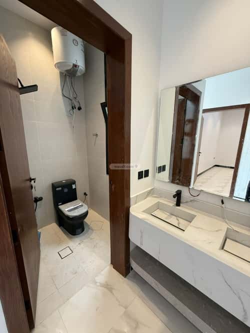 Floor with 5 Bedrooms Al-Janadriyah, East Riyadh, Riyadh