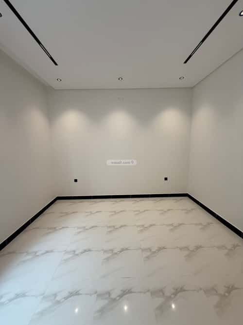 Floor with 5 Bedrooms Al-Janadriyah, East Riyadh, Riyadh