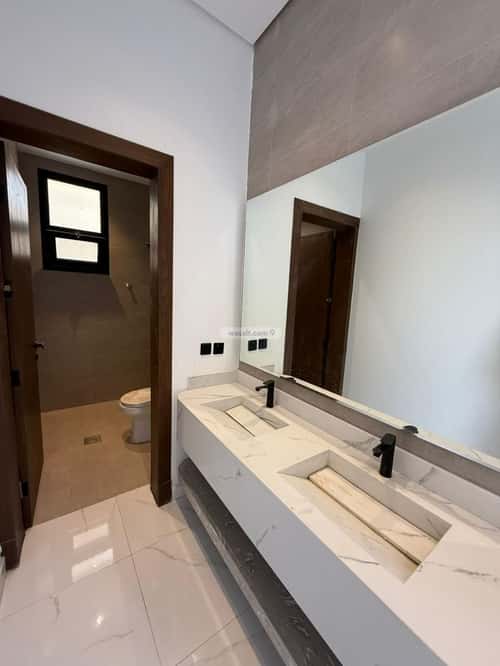 دور 233 متر مربع ب 5 غرف Al-Janadriyah, East Riyadh, Riyadh