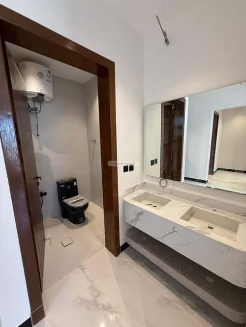 Floor with 5 Bedrooms Al-Janadriyah, East Riyadh, Riyadh